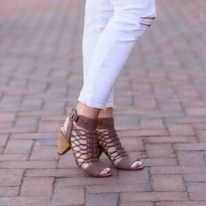 Vince Camuto Evel Caged Peep Toe Gladiator Sandals / Booties Size 7.5 Smoke Taup